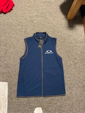 Oakley NWT Men’s Navy Sleeveless Fleece Vest Size S